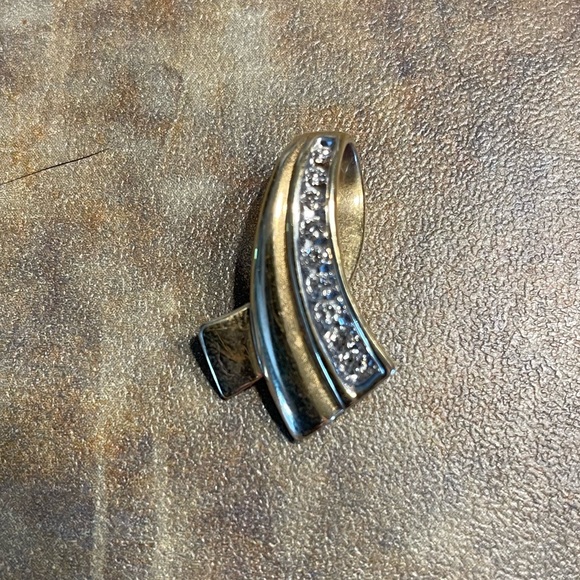 Diamond Pendant 0.25 carat total weight in 14KYG - Picture 1 of 5